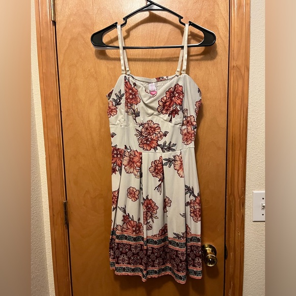 Springtime dresses - Picture 8 of 11
